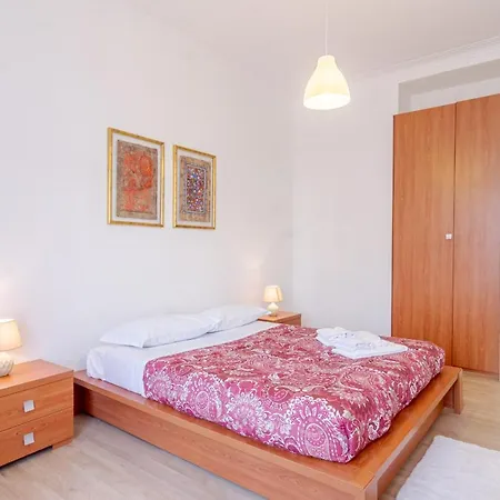 Guesthost - Cenisia District Bright Sunflower Mini Flat Апартаменты Турин