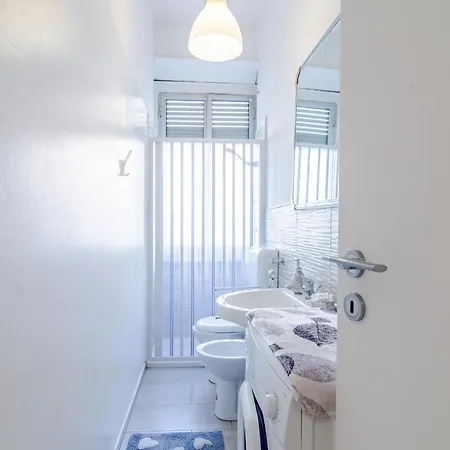 Apartament Guesthost - Cenisia District Bright Sunflower Mini Flat