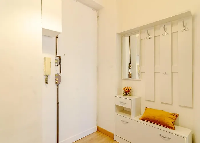 Guesthost - Cenisia District Bright Sunflower Mini Flat Apartmán *