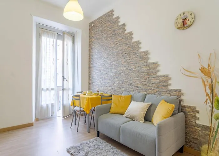 Guesthost - Cenisia District Bright Sunflower Mini Flat * Torino