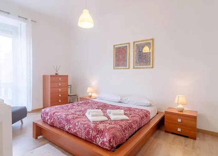 Guesthost - Cenisia District Bright Sunflower Mini Flat * Turín