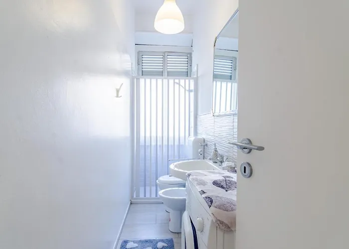 Apartmán Guesthost - Cenisia District Bright Sunflower Mini Flat