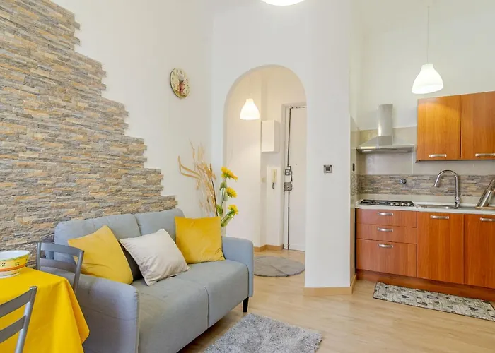 Apartmán Guesthost - Cenisia District Bright Sunflower Mini Flat