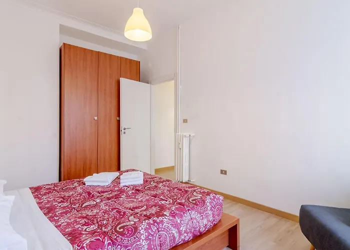 Guesthost - Cenisia District Bright Sunflower Mini Flat * Turín