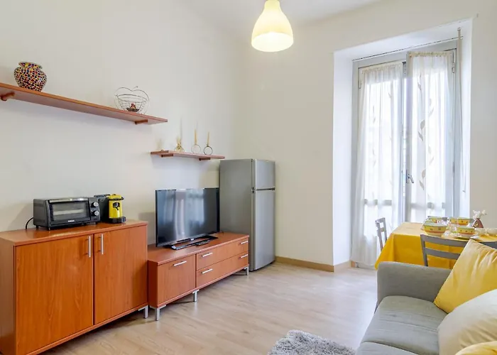 Guesthost - Cenisia District Bright Sunflower Mini Flat Apartmán Turín