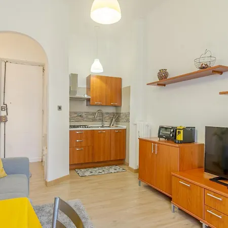 Cenisia District : Bright Sunflower Mini Flat Турин