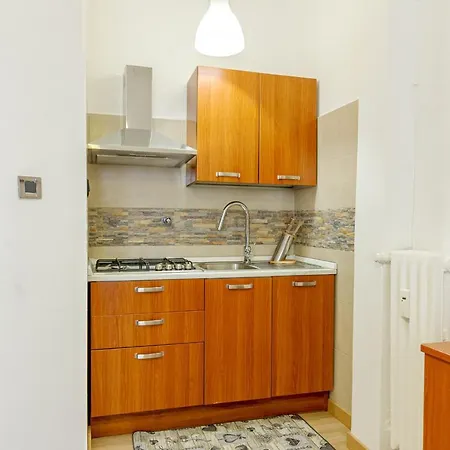 Апартаменты Cenisia District : Bright Sunflower Mini Flat *